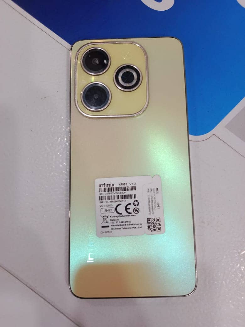 Infinix Hot40i memory 8/128 condition 10/10 hy glass break hy Thora sa 1