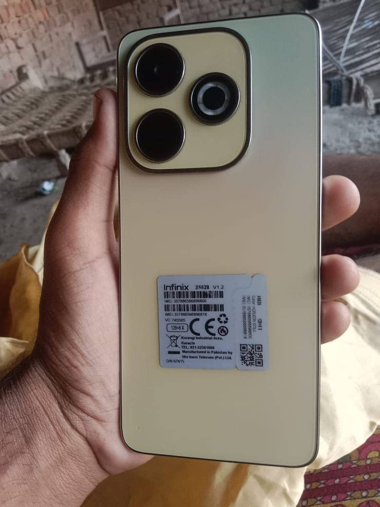 Infinix Hot40i memory 8/128 condition 10/10 hy glass break hy Thora sa 2