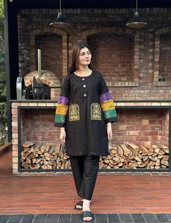Aik Number kapra hai biklul sassta hai ye suit Sirf app logo ke Liye. 0