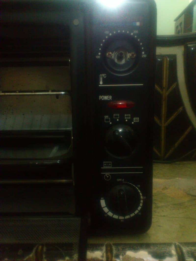 WestPoint Oven 220V~50Hz 1200W. Model : CKF-10RA. 1
