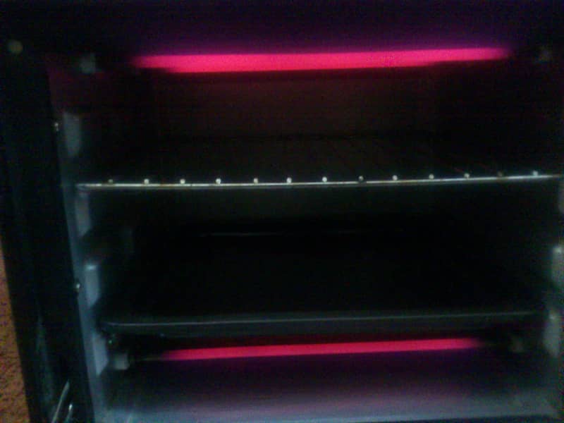 WestPoint Oven 220V~50Hz 1200W. Model : CKF-10RA. 2