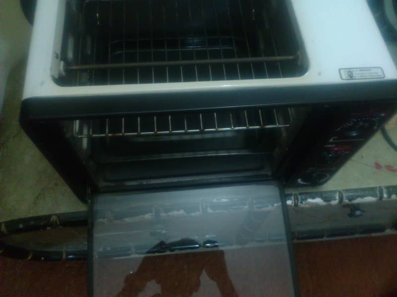 WestPoint Oven 220V~50Hz 1200W. Model : CKF-10RA. 5