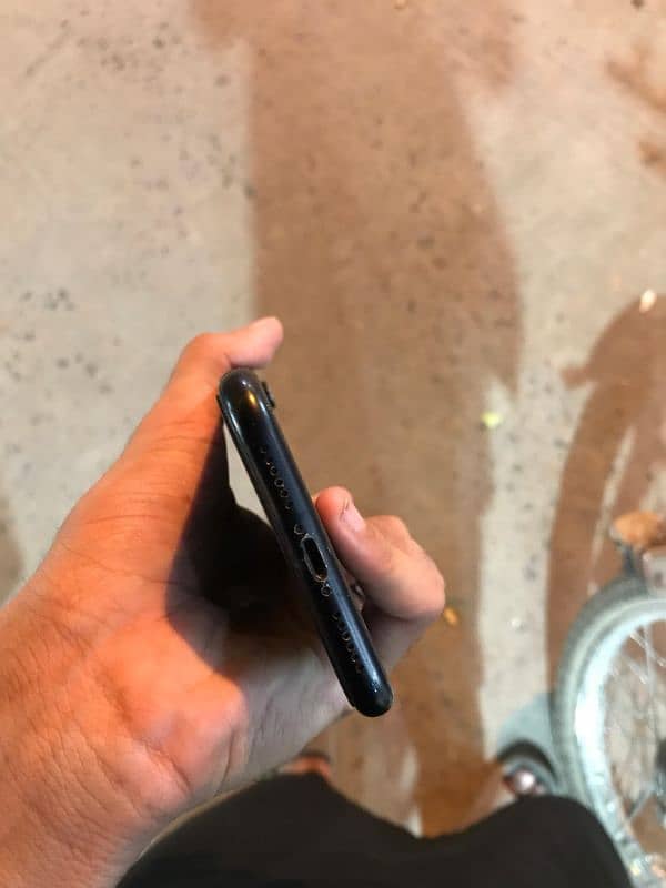 iPhone XR 6