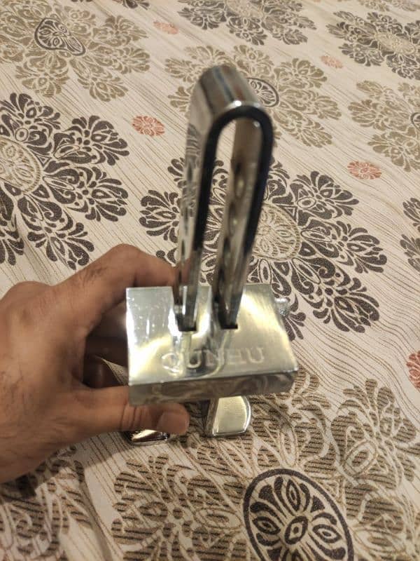 Steal Lock for car 0
