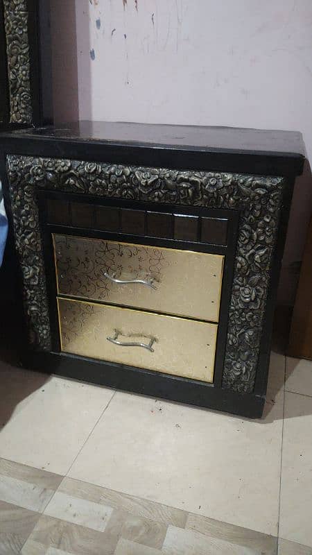 side tables and dressing table with mirror for sale 3