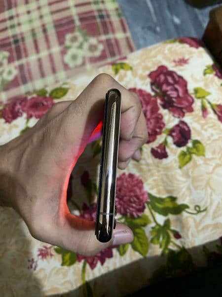 iphone xs max 512gb Golden . read discription plz then contact me 4
