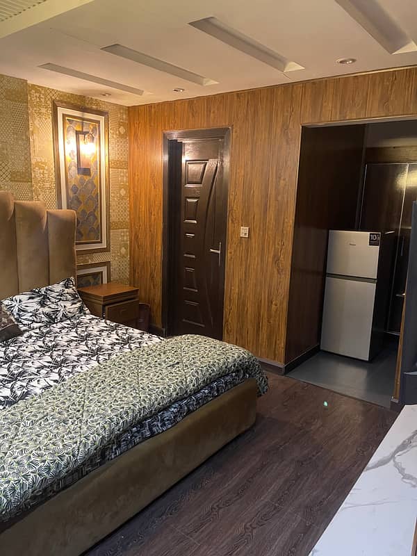 Per day Facing Eiffel Tower view studio apartment 2