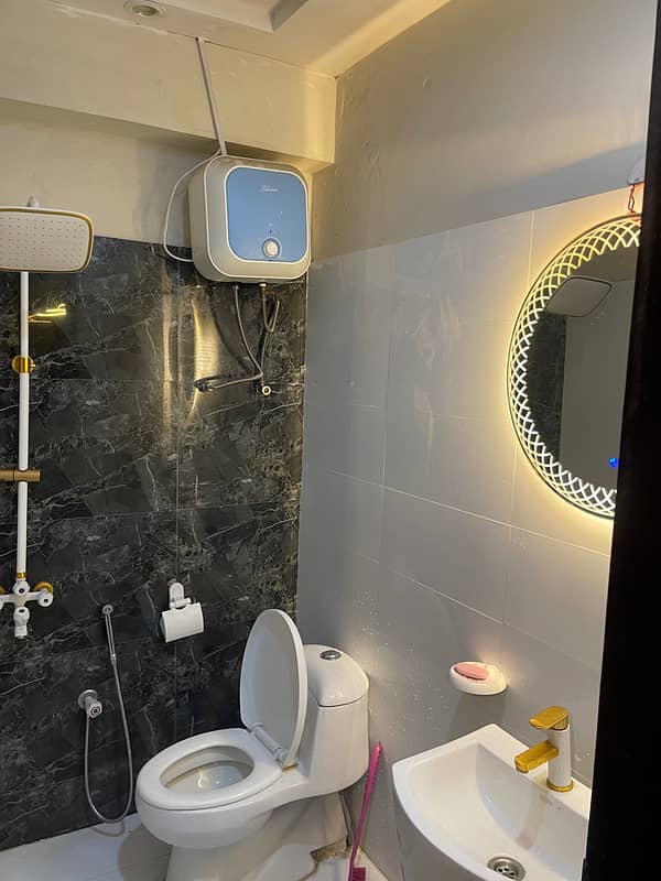 Per day Facing Eiffel Tower view studio apartment 8