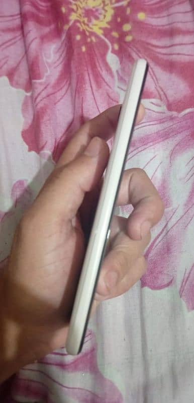 Google Pixel 3 - 128GB - 10/9 Condition - Non PTA 5