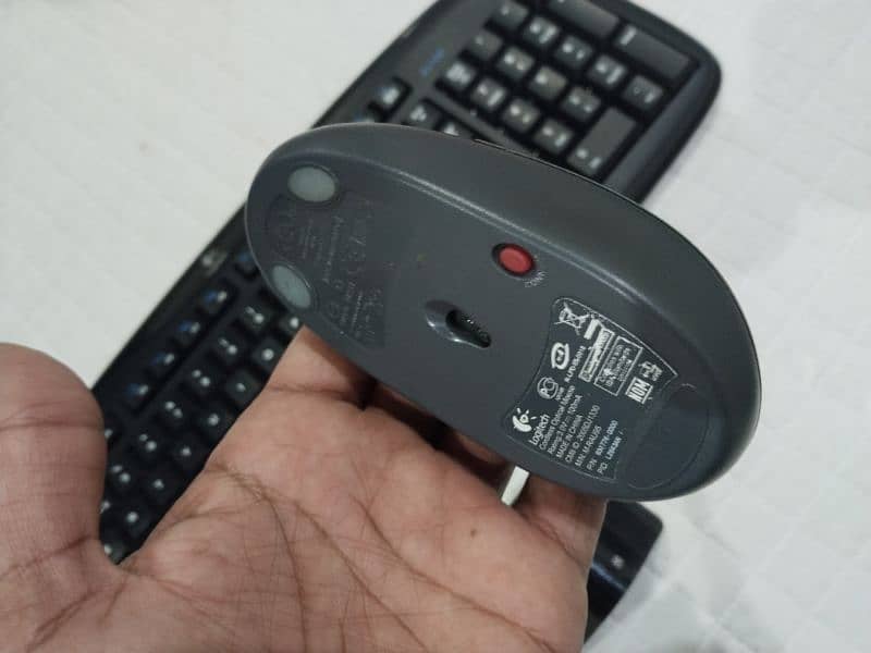 Apple & Logitech Wireless Keyboard 03009270434 7