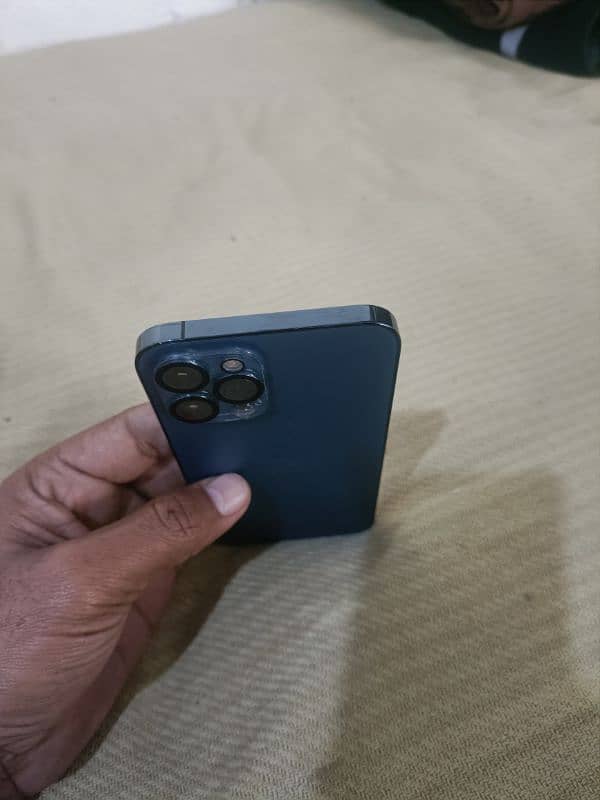 iphone 12 pro Max scratchless 3