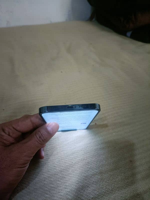 iphone 12 pro Max scratchless 4