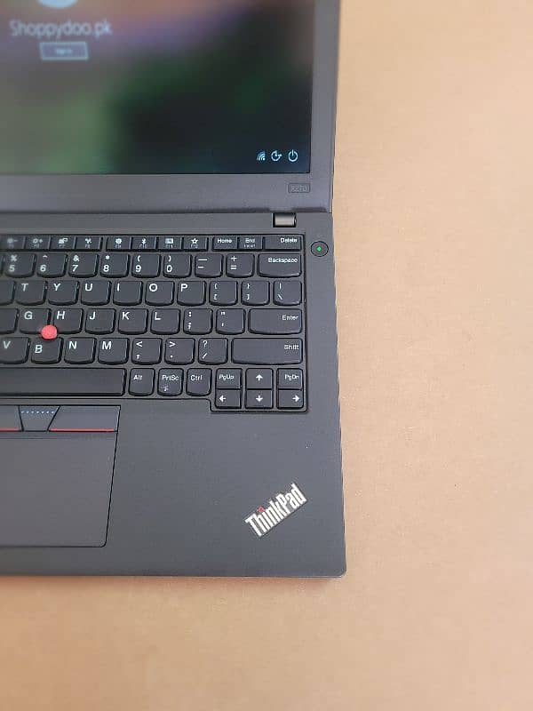 Lenovo X270 i5 6th Gen 8gb ram 10 by 10 only whatsapp 3