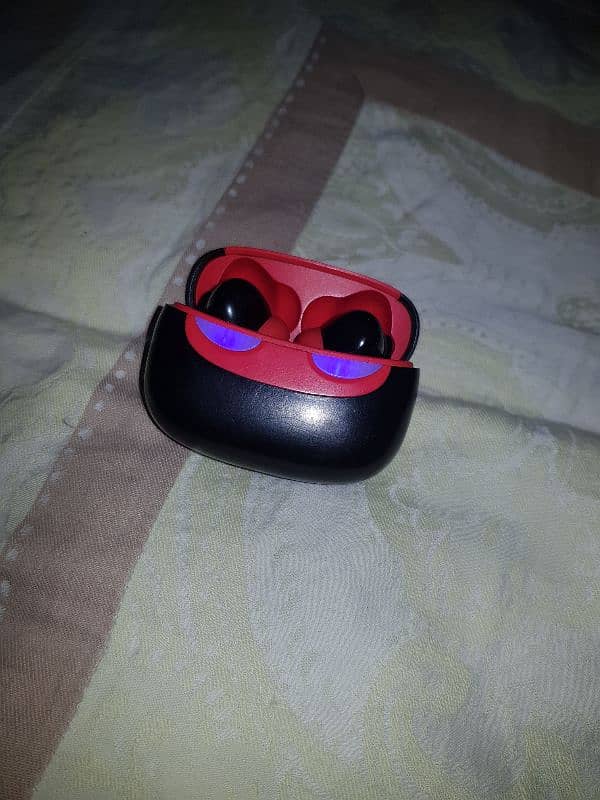 smile pods orignal pords wirless type c box available 1