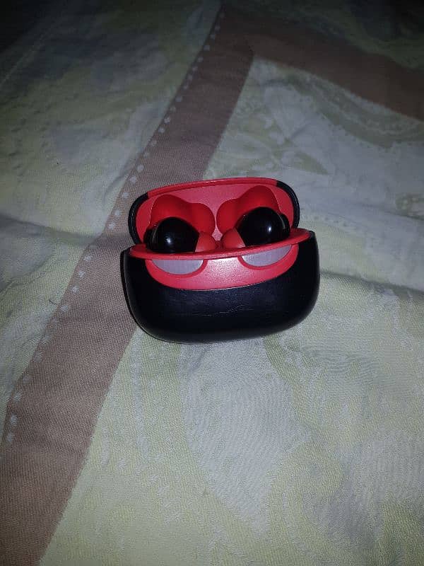 smile pods orignal pords wirless type c box available 5