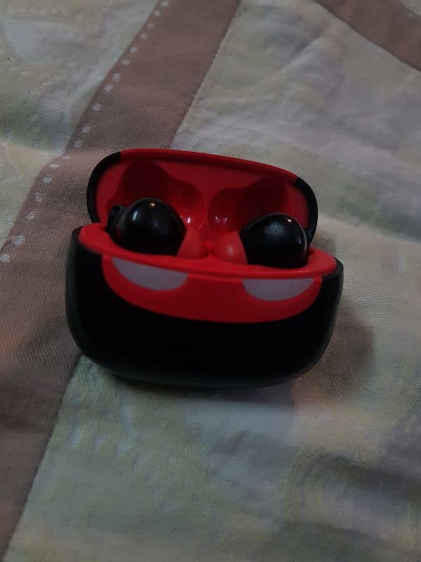 smile pods orignal pords wirless type c box available 7