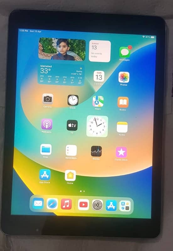 Apple iPad 5th generation 32gb 1
