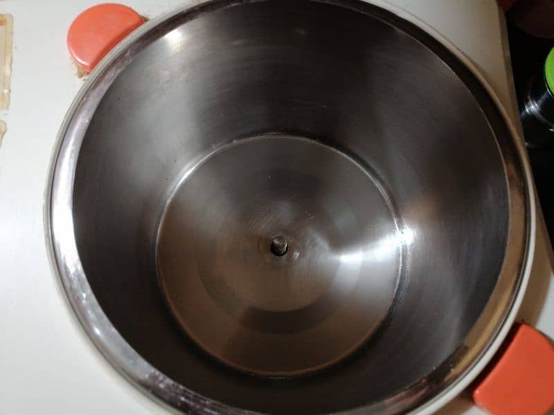 dough mixer abdullah company,5kg in very good condition like new 4