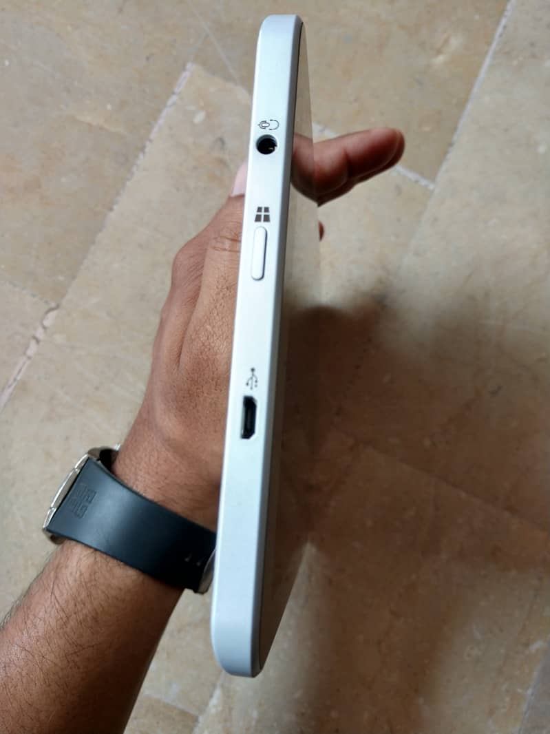 Windows 8.1 Tablet 2GB Ram 32GB Rom (( Chash On delivery Avilable)) 12