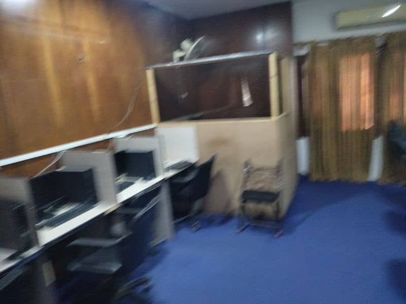 9 seats call center separate Ac room separate meter 1