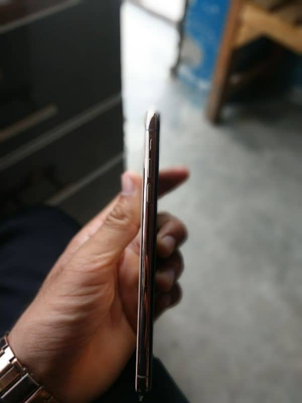 Iphone XS max Gold Colour PTA 6