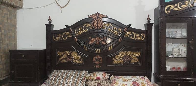 Full bed set consist of (Bed, dressing,almari for pots, side tables ) 0