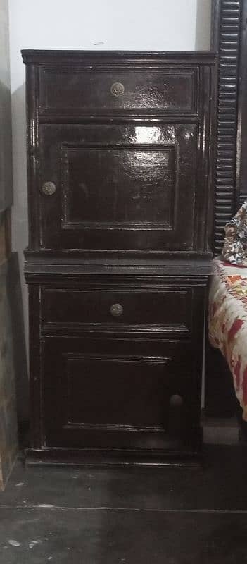 Full bed set consist of (Bed, dressing,almari for pots, side tables ) 5