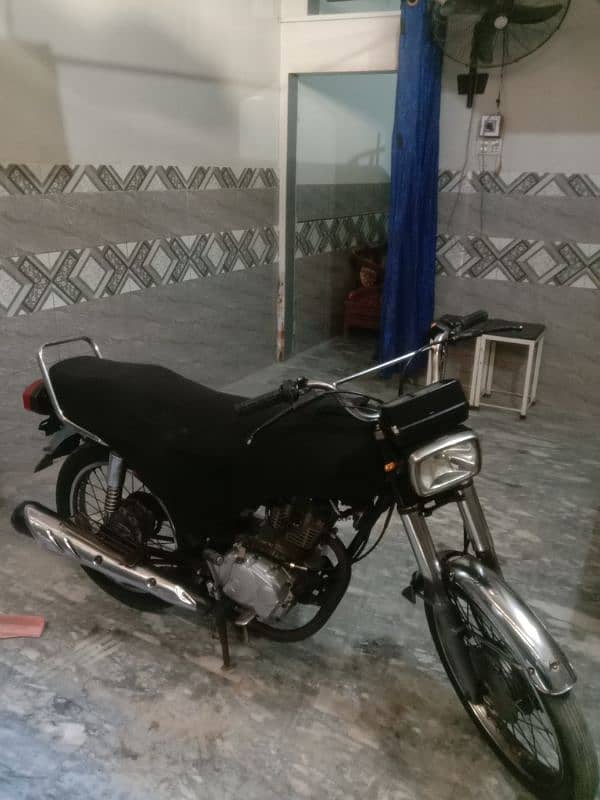 united 125 2