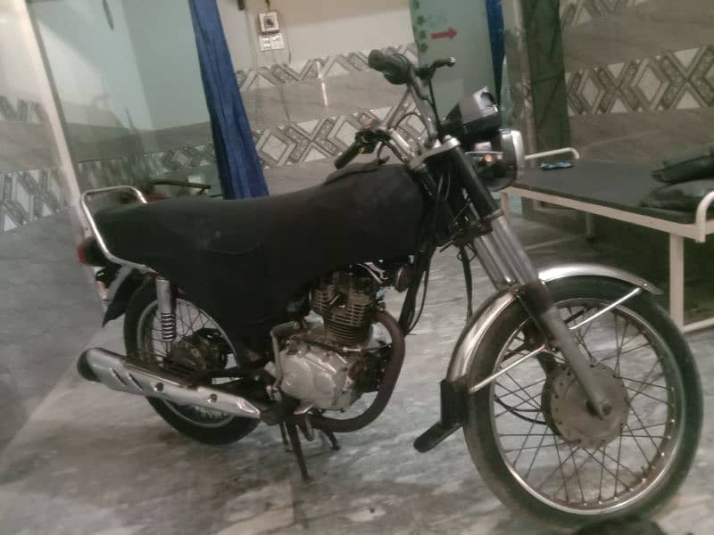 united 125 3