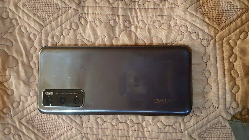 vivo v20se (8+8/128) in 8.5/10 condition.  no shade 1