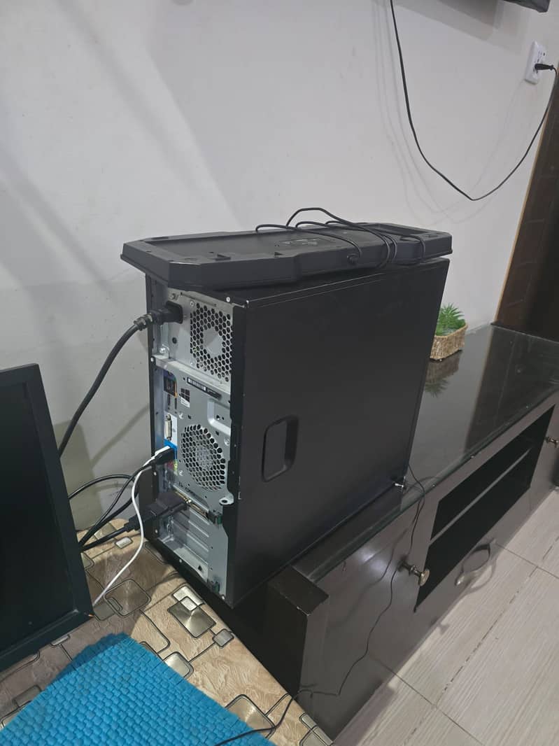 Hp z240 Core i5 7th Gen with LED 24" 1