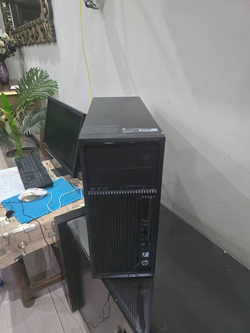 Hp z240 Core i5 7th Gen with LED 24" 2