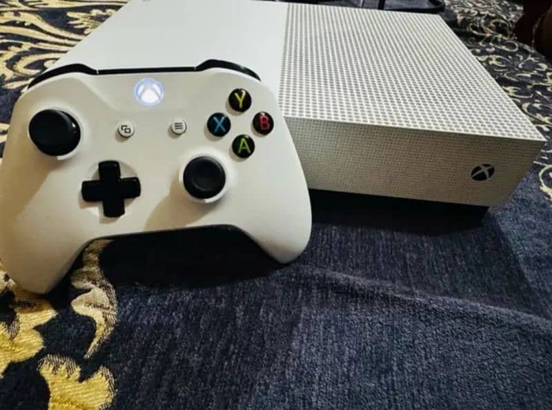 Xbox One S   1TB Lush Condition 0