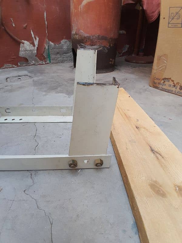 battery irun stand 4