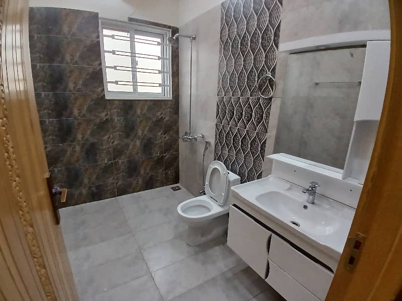 Centrally Located Upper Portion In DHA Phase 4 Is Available For rent 6
