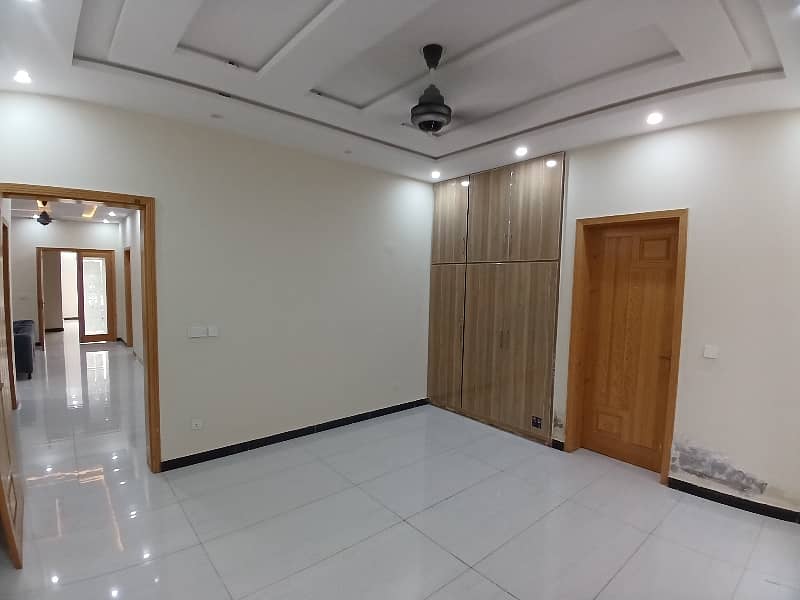 Centrally Located Upper Portion In DHA Phase 4 Is Available For rent 10