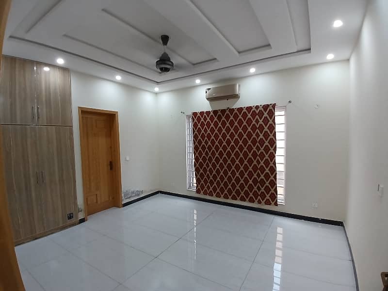 Centrally Located Upper Portion In DHA Phase 4 Is Available For rent 13