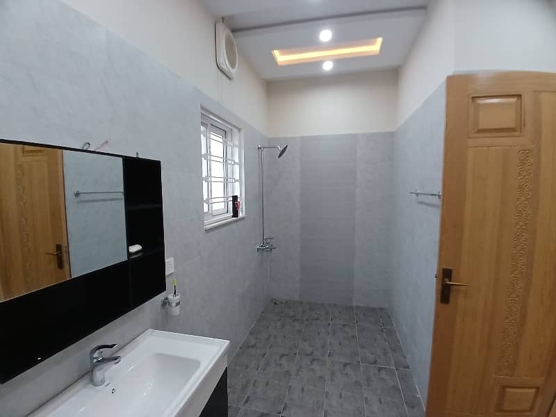 Centrally Located Upper Portion In DHA Phase 4 Is Available For rent 14