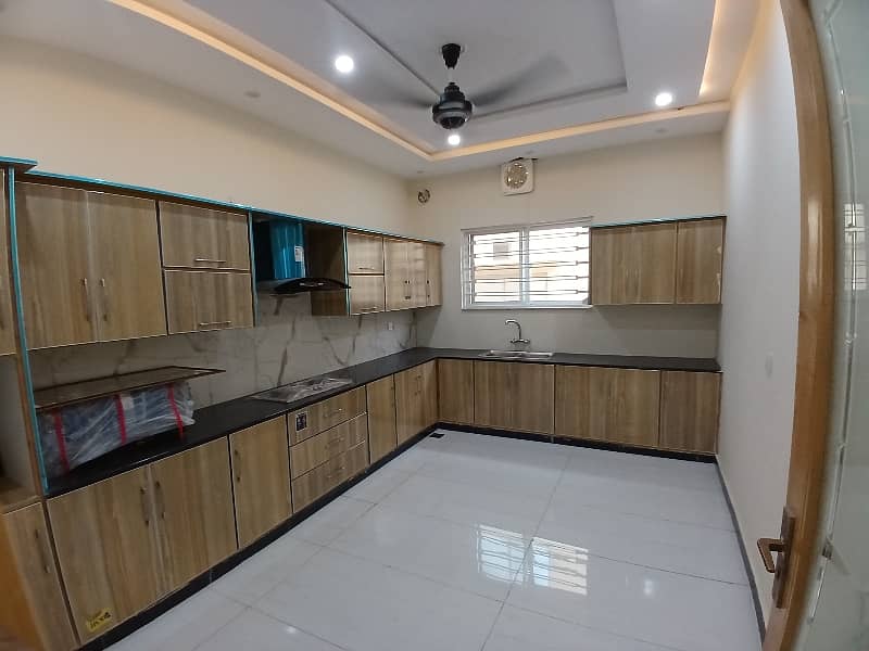 Centrally Located Upper Portion In DHA Phase 4 Is Available For rent 19