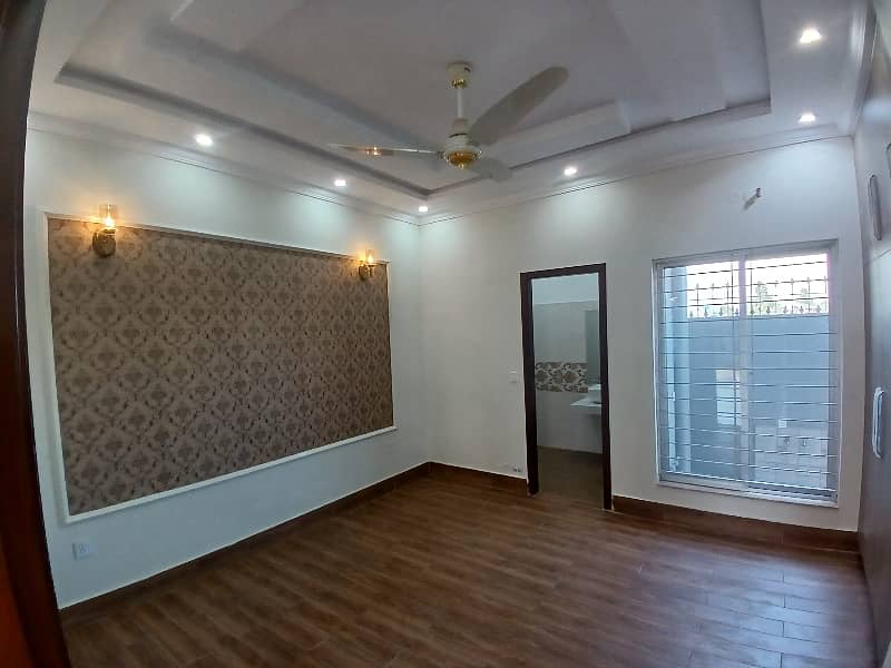Centrally Located Upper Portion In DHA Phase 4 Is Available For rent 25