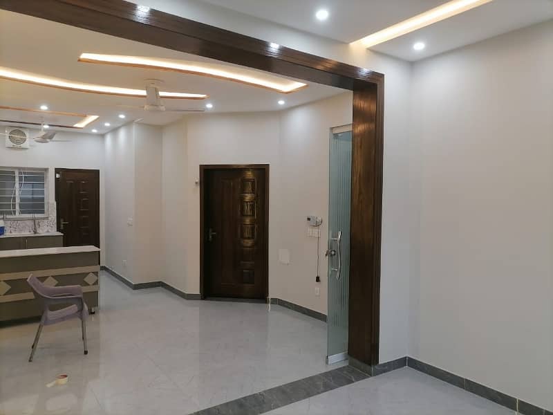 Ready To Buy A Prime Location House In Central Park - Block B Lahore 0