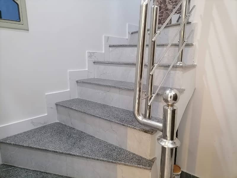 Ready To Buy A Prime Location House In Central Park - Block B Lahore 3
