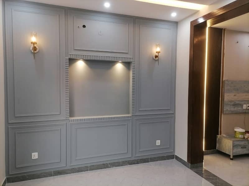 Ready To Buy A Prime Location House In Central Park - Block B Lahore 4