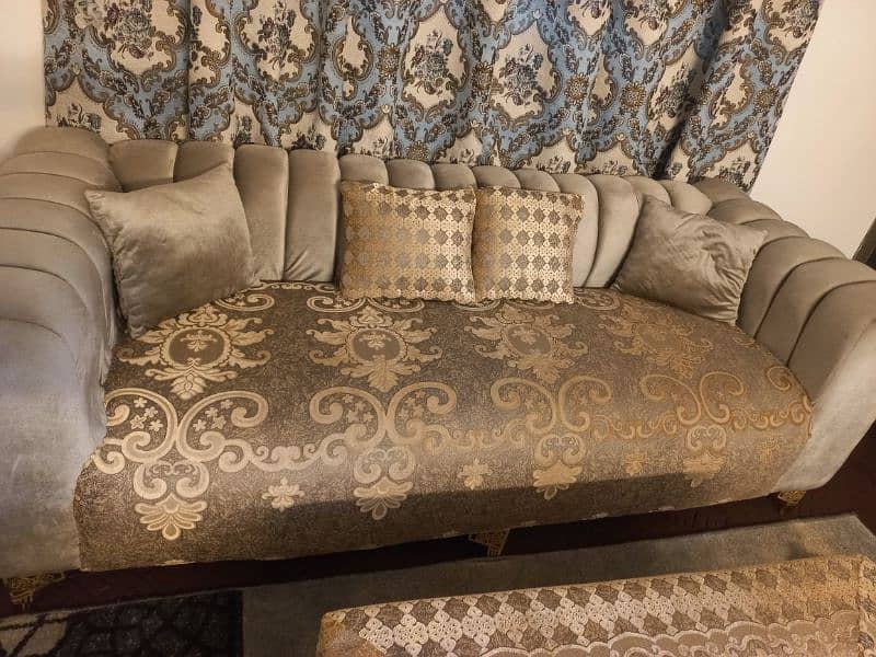 5seter sofa set with table 1