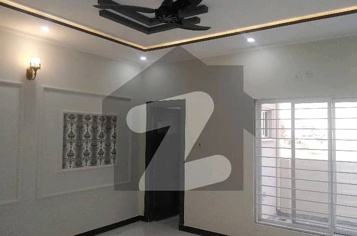 A Centrally Located 3200 Square Feet House In I-8/3 2