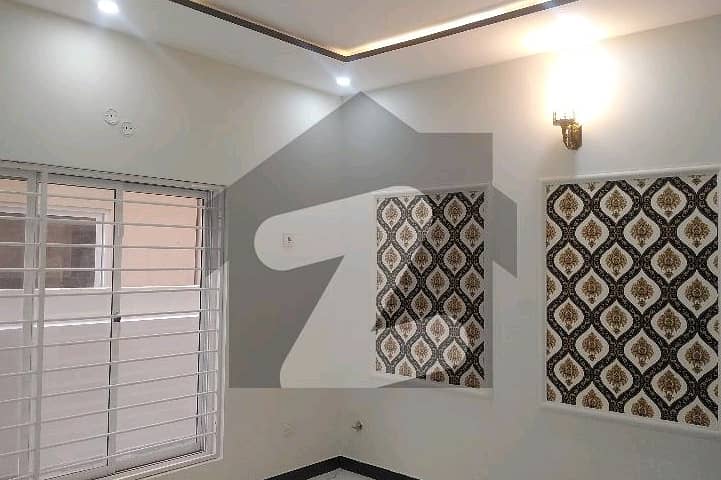 A Centrally Located 3200 Square Feet House In I-8/3 5