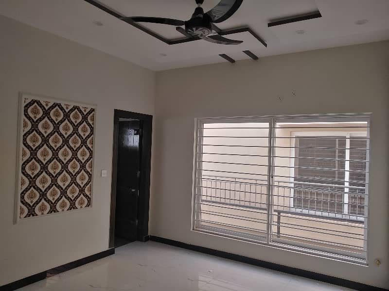 A Centrally Located 3200 Square Feet House In I-8/3 7