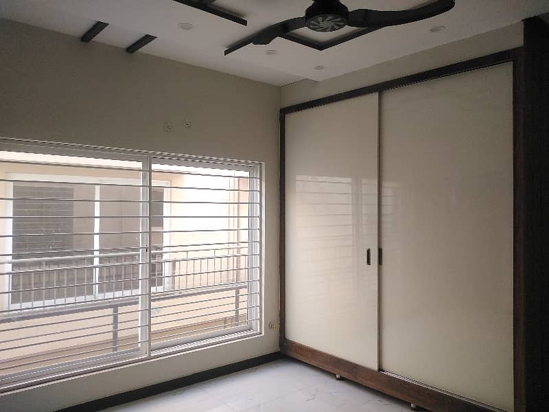 A Centrally Located 3200 Square Feet House In I-8/3 8