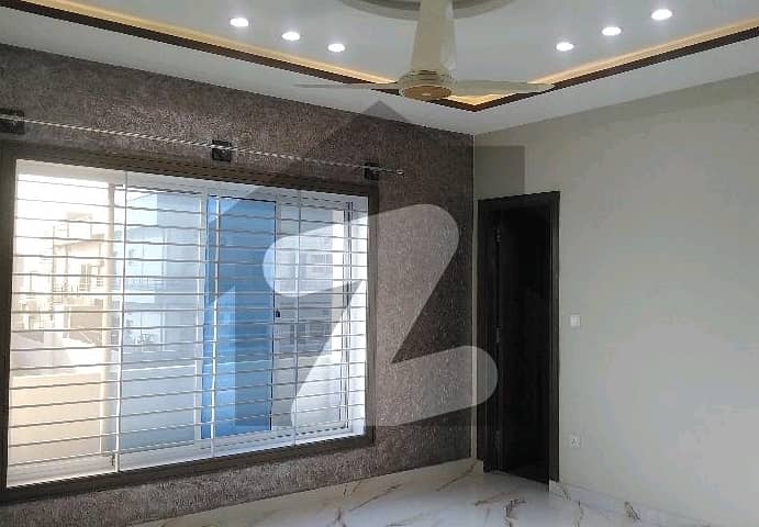 Avail Yourself A Great 3200 Square Feet House In I-8/2 3