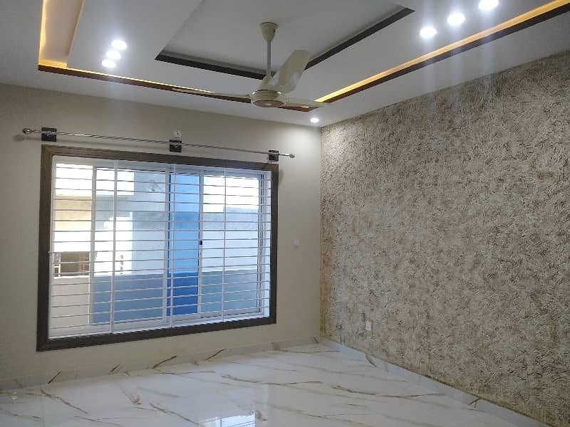 Avail Yourself A Great 3200 Square Feet House In I-8/2 6
